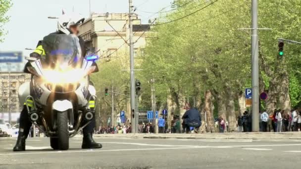 Поліцейський на мотоциклі — стокове відео