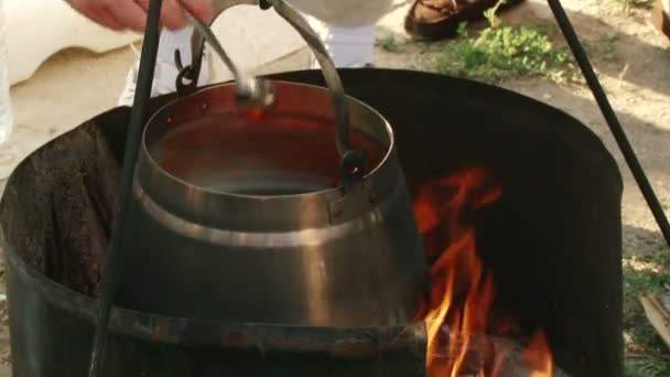 Sopa de pescado, caldero — Vídeo de stock