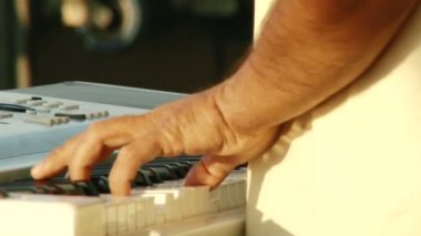 Elektrik piyano, 3 klipleri