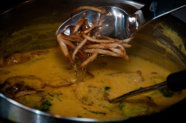 rende taze hazırlanmış pakora sosu