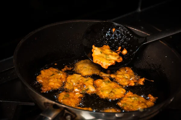 Freshly fried Pakora, Onion Bhaji — Stock Photo, Image