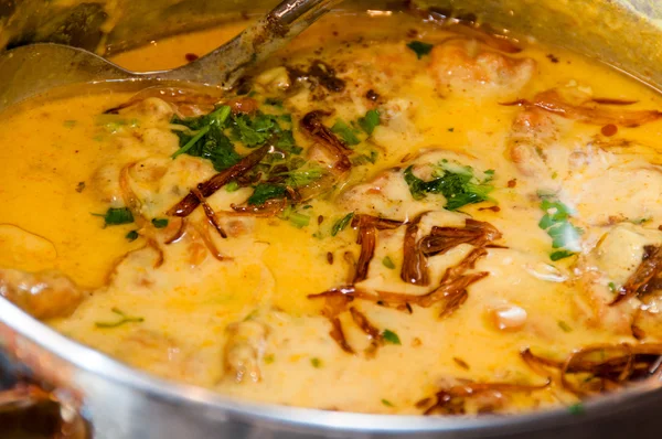 Tarka pakora sosu, soğan bhaji — Stok fotoğraf