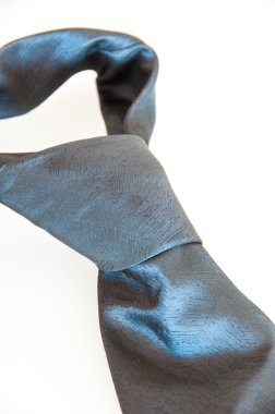 Beyaz bir arka planda knot kravat