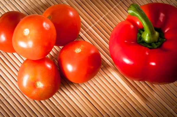 Foto vintage de pimiento rojo y tomates —  Fotos de Stock