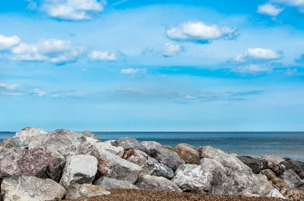 Феликстоу пляж и Пирс, Саффолк Англии. — стоковое фото