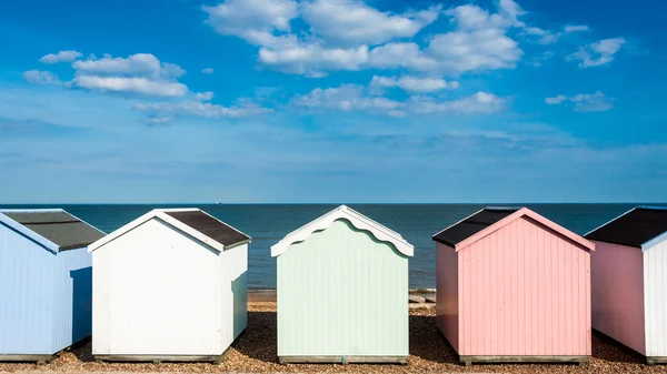 Strandhütten in felixstowe, suffolk, uk. — Stockfoto