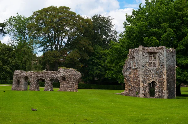 Klostret trädgårdar, bury st edmunds, suffolk, Storbritannien — Stockfoto