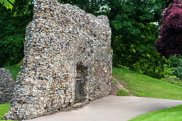 修道院の庭園、ベリー セント エドマンズ、サフォーク、イギリス — ストック写真