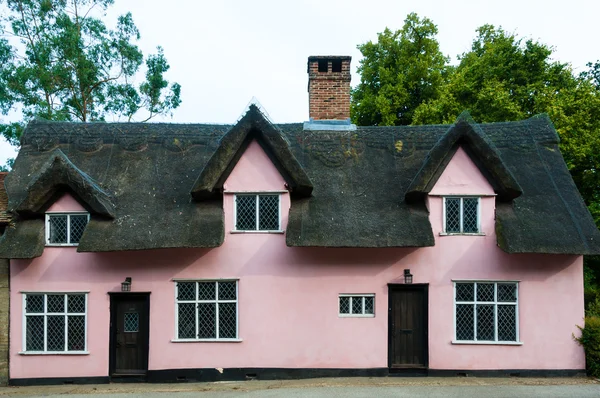 Thatched terracotta cottage of rural England, UK — Stock Photo, Image