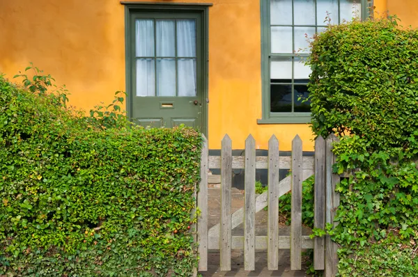 Front door of an English cottage, Suffolk, England — Stock Photo, Image