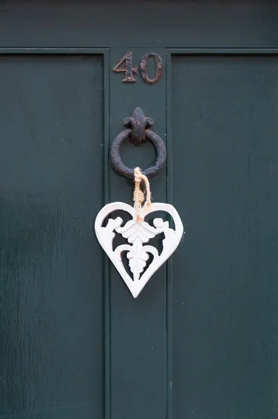 Dörren nummer 40 och door knocker för användning som en bakgrund — Stockfoto