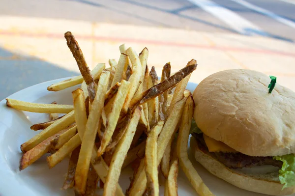 Cheeseburger and Fries on a Plate Outdoors — Stock Photo, Image