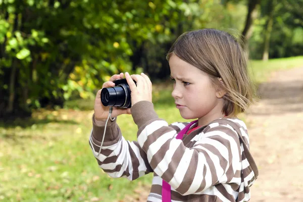 bir kamera ile küçük kız