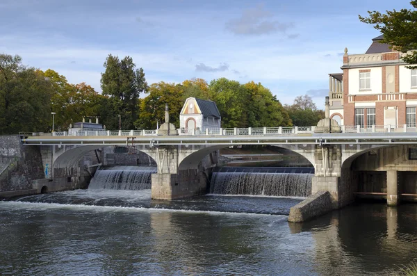 Weir nehir elbe üzerinde