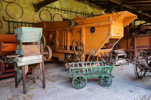 Ancient farm tools, machinery and equipment — Stock Photo, Image