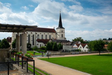 Kilise ve manastır Litomysl, Çek Cumhuriyeti'nde Bahçe