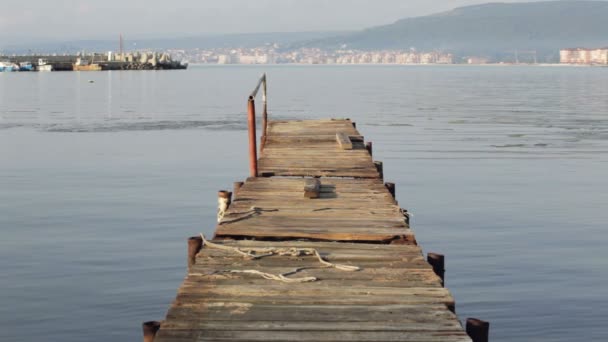 Fußgängerbrücke — Stockvideo