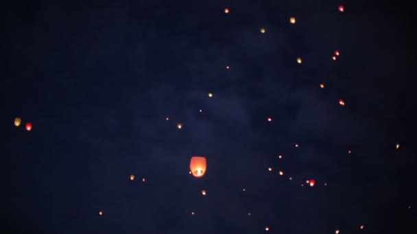 Linternas voladoras de papel — Vídeos de Stock