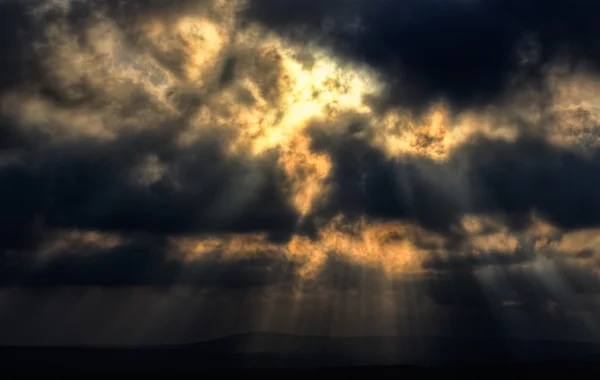 Nuvens escuras — Fotografia de Stock