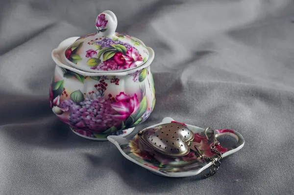 çay süzgeci ve şekerlik