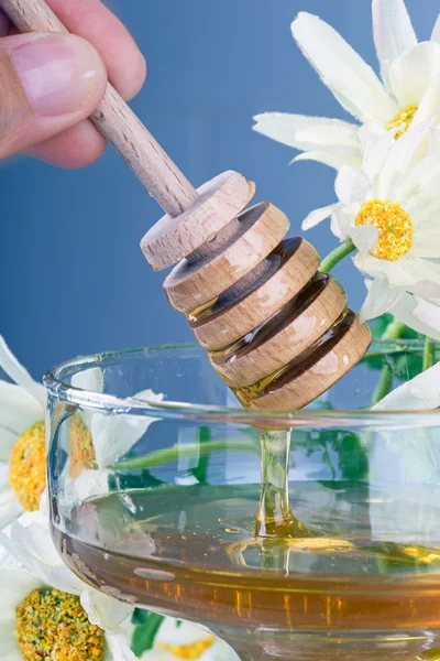 Spoon with honey in hand — Stock Photo, Image