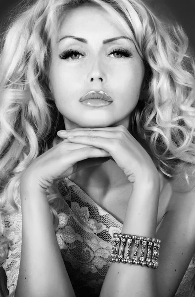 Young woman with curly hair — Stock Photo, Image