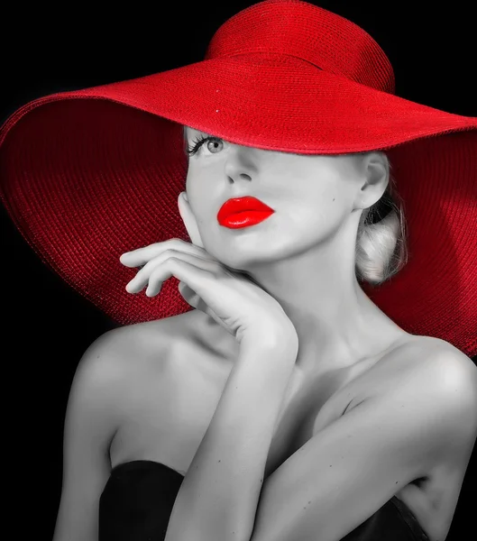 Bella ragazza in cappello rosso — Foto Stock