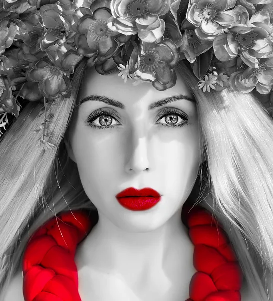 Kırmızı dudaklı kadın — Stok fotoğraf