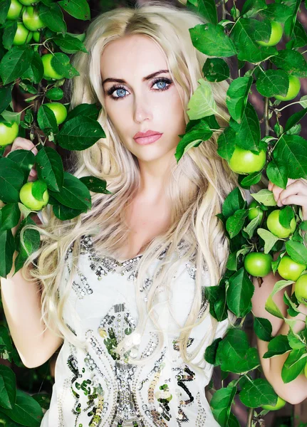 Beautiful blonde girl — Stock Photo, Image