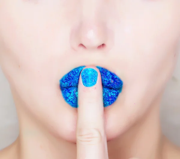 Vinger op lippen — Stockfoto