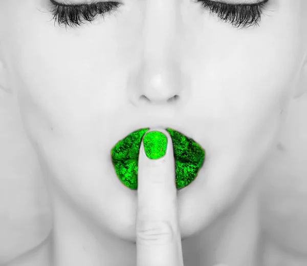 Finger auf Lippen — Stockfoto