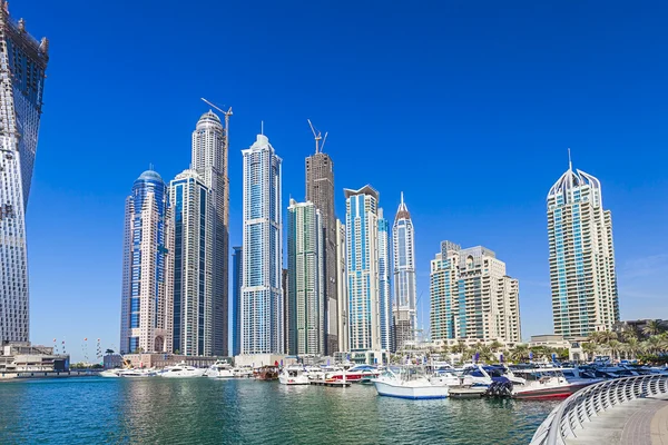 Dubai ciudad al atardecer —  Fotos de Stock