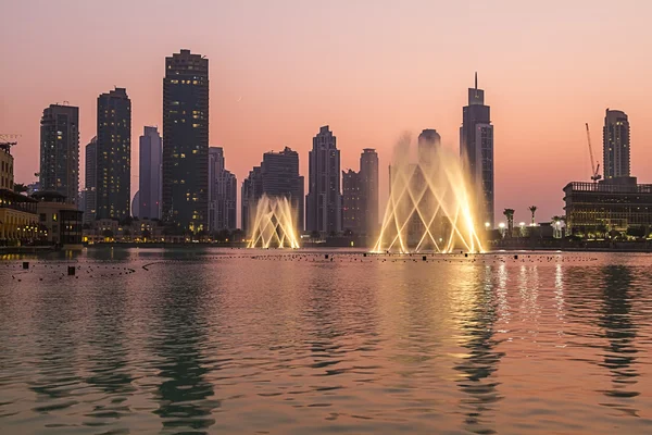 Dubai şehri gün batımında