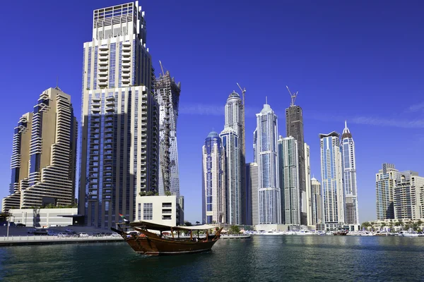 Dubai ciudad al atardecer —  Fotos de Stock