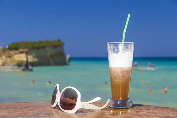 Iced coffee in an exotic beach — Stock Photo, Image