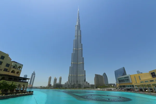 DUBAI, Emirados Árabes Unidos - ABRIL 19: Burj Khalifa, a torre mais alta do mundo, Downtown Burj Dubai 19 de abril de 2011 em Dubai, Emirados Árabes Unidos . — Fotografia de Stock