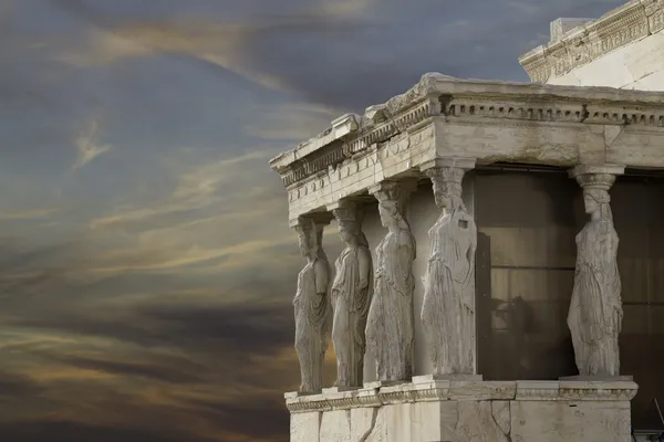 在 erechtheum、 雅典卫城、 雅典、 gr eece caryatids — 图库照片