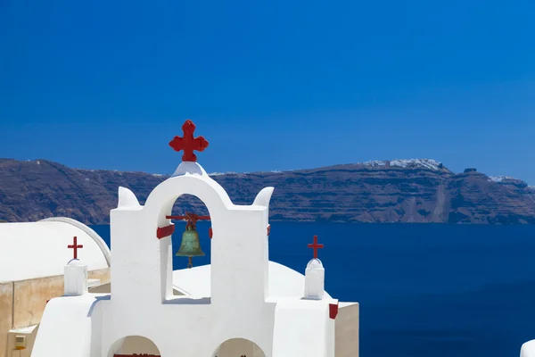 Traditionella grekiska vita kyrka, santorini, Grekland — Stockfoto