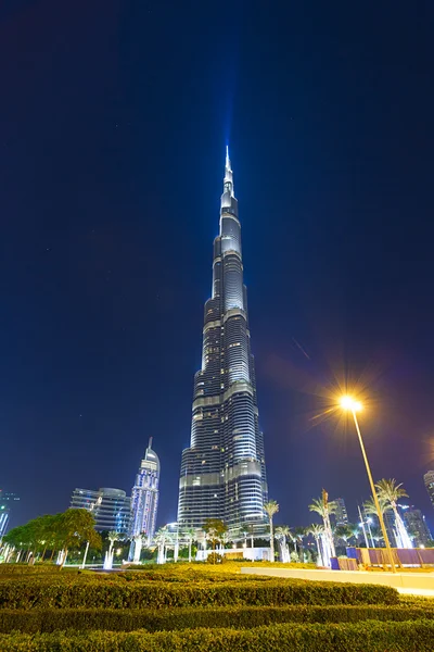 DUBAI, Emirados Árabes Unidos - JUNHO 29: Burj Khalifa, a torre mais alta do mundo, Downtown Burj Dubai 29 de junho de 2012 em Dubai, Emirados Árabes Unidos — Fotografia de Stock