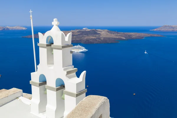 Traditionella grekiska vita kyrka, santorini, Grekland — Stockfoto