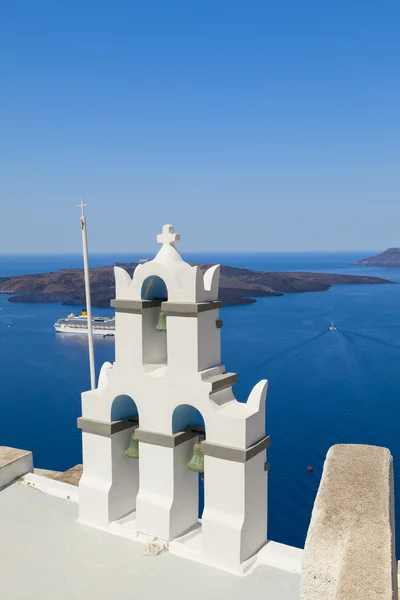 Chiesa bianca greca tradizionale, Santorini, Grecia — Foto Stock