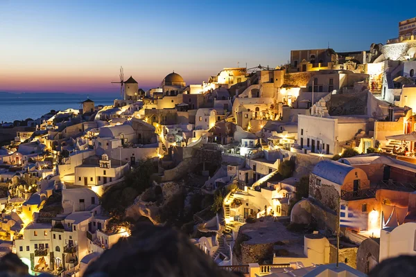 Oia pueblo en la isla de Santorini, Grecia — Foto de Stock