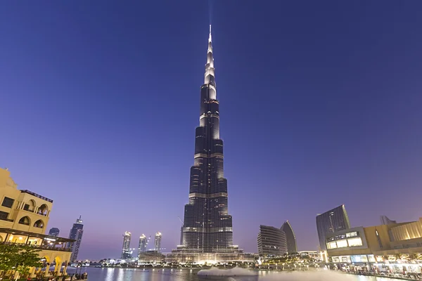 Dubai, uae - 29. Juni: burj khalifa, welthöchster Turm, Innenstadt burj dubai 29. Juni 2012 in dubai, vereinigte arabische Emirate — Stockfoto