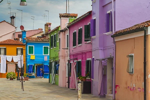 Ön Burano, färgade hus, Italien — Stockfoto