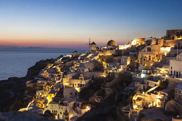 Oia pueblo en la isla de Santorini, Grecia — Foto de Stock
