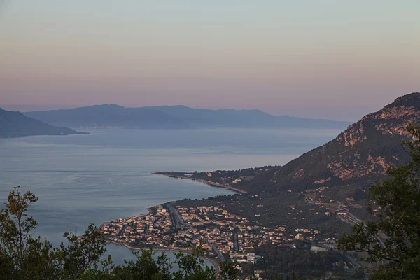 La belle station thermale de Kamena Vourla en Grèce — Photo