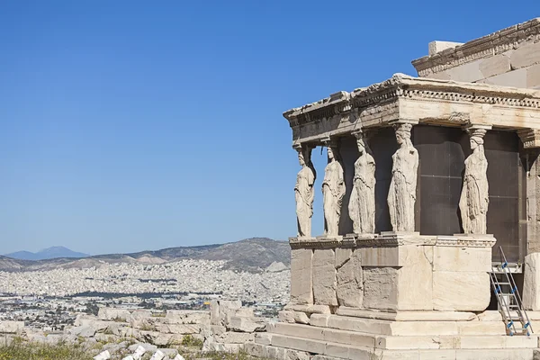 Caryatids in Erechtheum, Acropolis, Athens, Greece — стоковое фото