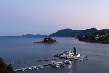 vlacherna Manastırı ve pontikonisi Adası'nda günbatımı, corfu, Yunanistan