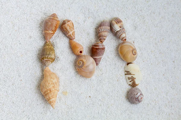 从贝壳，夏天概念的信件 — 图库照片