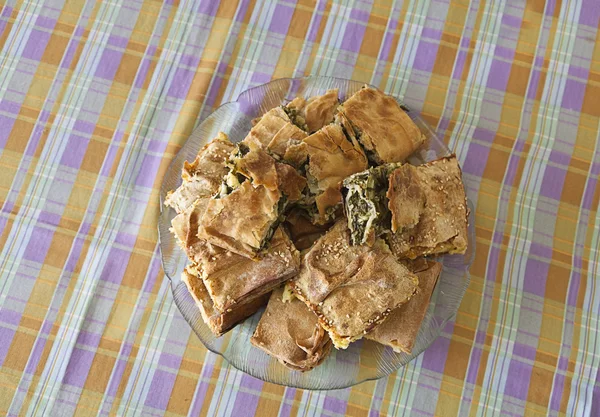 Traditioneller griechischer Spinatkuchen, Spanakopita — Stockfoto